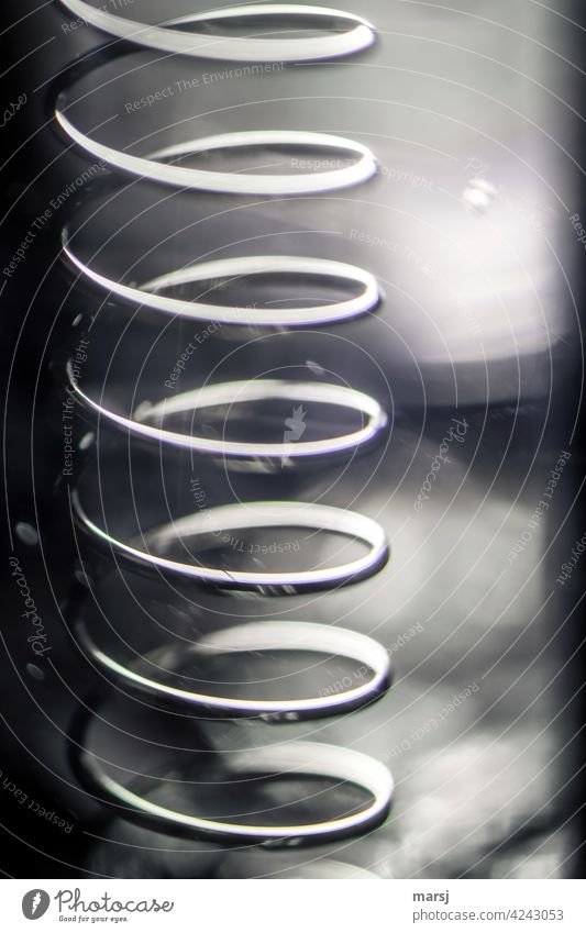 Aufwärtstrend in Spiralform. Spirale Rostfreier Stahl Kraft Strukturen & Formen Unendlichkeit Metall Windung Industriefotografie ewig gestörte Wahrnehmung