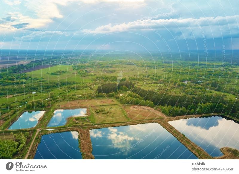 Regenwasserteiche oder Regenwasser-Kunstbecken, Luftbild Wasser Teich Beibehaltung Becken Antenne im Freien Behandlung Luftaufnahme künstlich weißrussland