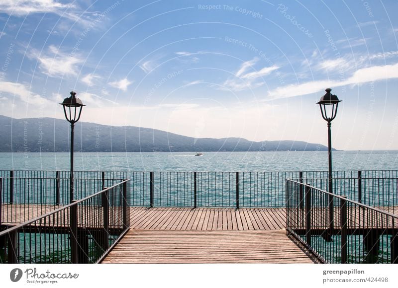 Steg ins Glück - Lago di Garda Wassersport Landschaft Sommer Schönes Wetter Wärme Berge u. Gebirge Seeufer Strand Gardasee Gargnano Italien Italienisch