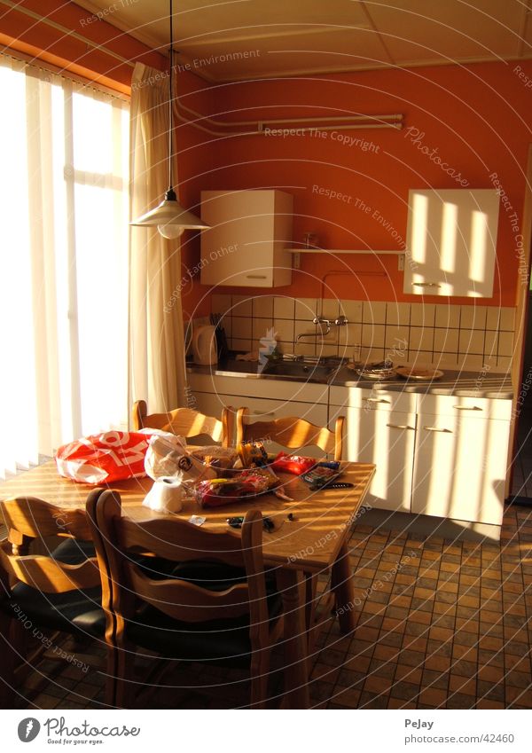 Lichtflut Küche Schrank Tisch Helles Fenster Schatten orange