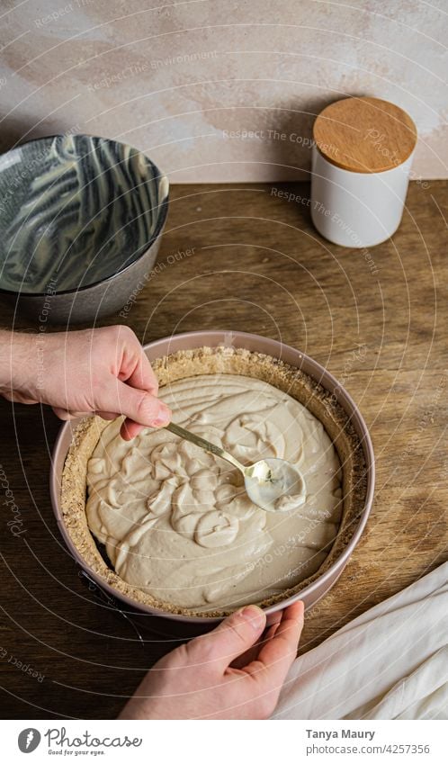 vegane Käsekuchencreme Zubereitung Studioaufnahme Torte Foodfotografie Dessert Kuchen Stillleben Essen organisch Vegane Ernährung nicht milchwirtschaftlich