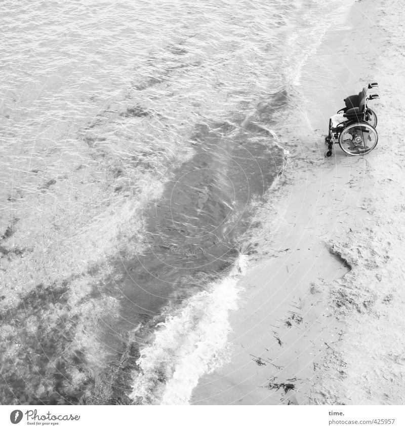 Fahrrad | Alternative Sand Wasser Schönes Wetter Wellen Küste Strand Ostsee Verkehr Verkehrsmittel Personenverkehr Fahrzeug Rollstuhl stehen Tapferkeit