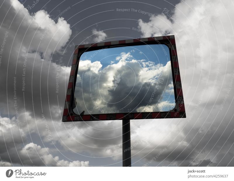 Himmel, Wolken um und in einem Verkehrsspiegel Reflexion & Spiegelung abstrakt Sicherheit Ferne konvex Design Stimmung Verkehrssicherheit Berlin-Tempelhof