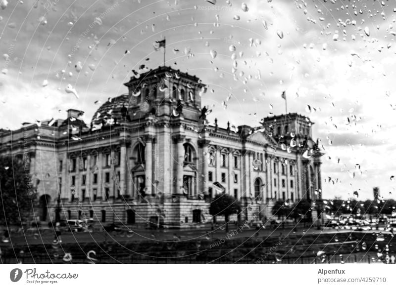 damals.... Reichstag Berlin Hauptstadt Architektur Wahrzeichen Bundestag Berlin-Mitte Stadtzentrum Tourismus Regierungssitz Deutsche Flagge Deutscher Bundestag