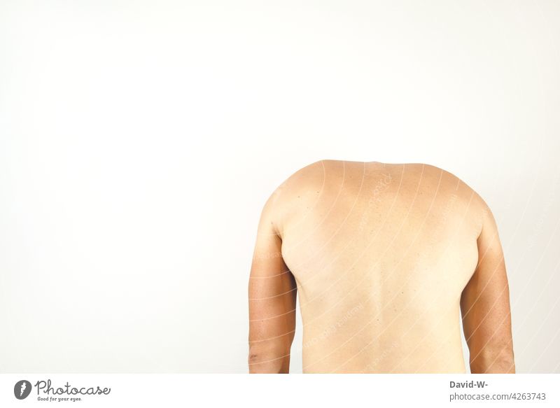 der Rücken eines Mannes Rückenschmerzen Körperhaltung Anatomie Gesundheit Rückenscmerzen kopflos Wirbelsäule Mensch nackt Schmerzen