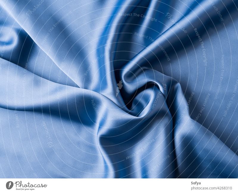 Blauer Satintextur-Hintergrund mit Wellen und Falten blau Gewebe Seide Stoff Reichtum Marine fließend Vorhang Textur abstrakt weich Farbe sanft Textil