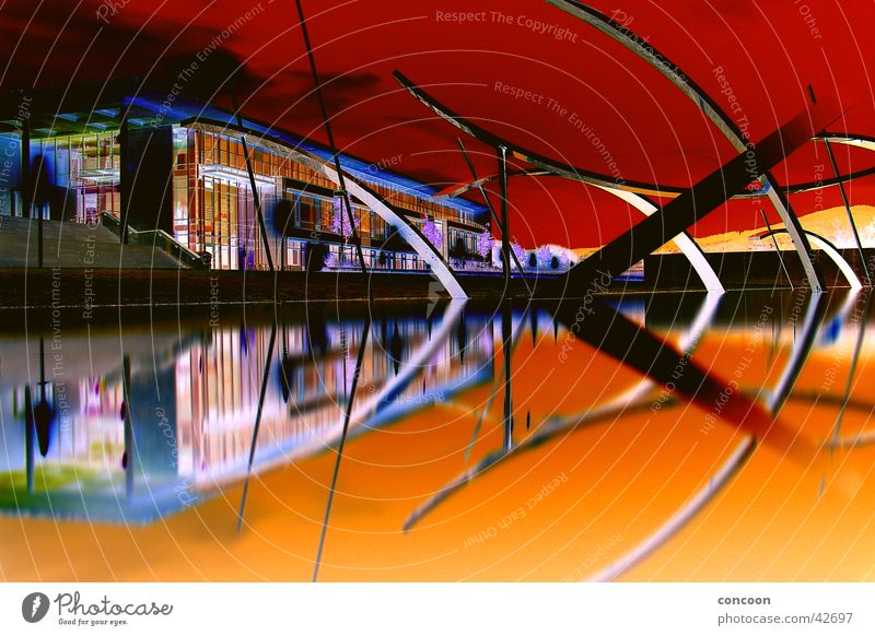 Alice im Wunderland obskur mehrfarbig See Teich abstrakt Stahl Roter Himmel Thüringen Ilmenau Studium Europa Mensch oranges Wasser