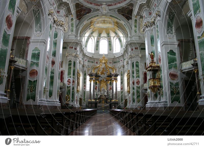 Jesuitenkirche in Mannheim Kuppeldach Altar Bank Gotteshäuser Kurpfalz Religion & Glaube