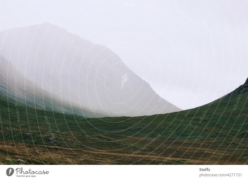mystische Welten Schottland schottische Landschaft Nebel Berge Hügel Stille Ruhe Nebelschleier Nebelstimmung Einsamkeit Mystik Geheimnis ruhig geheimnisvoll