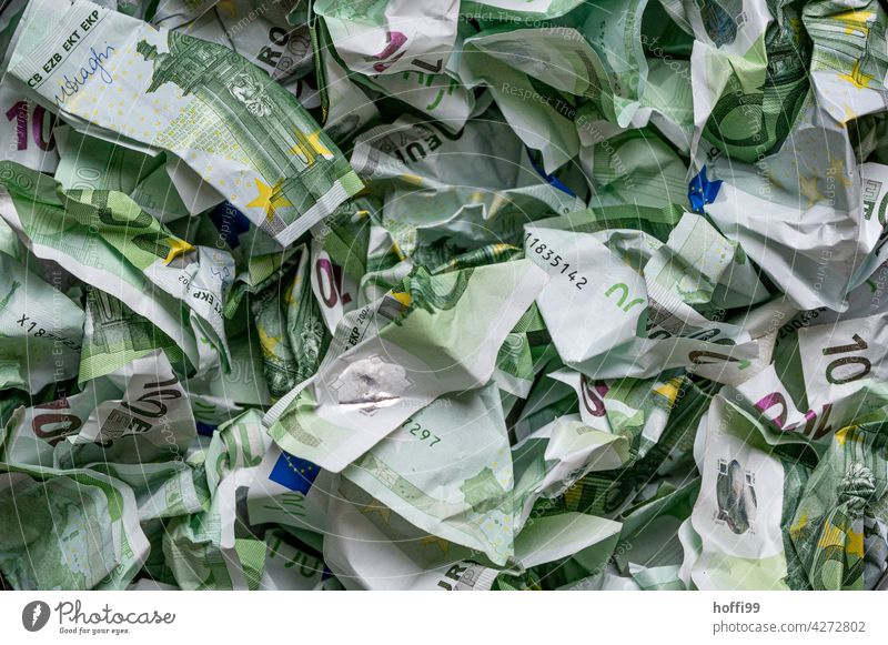 zerknülltes Geld - lauter 100 Euro Noten Geldscheine Bargeld Korruption Gier Einkommen bezahlen Kapitalwirtschaft Banknote Finanzen Eurozeichen Erfolg viele