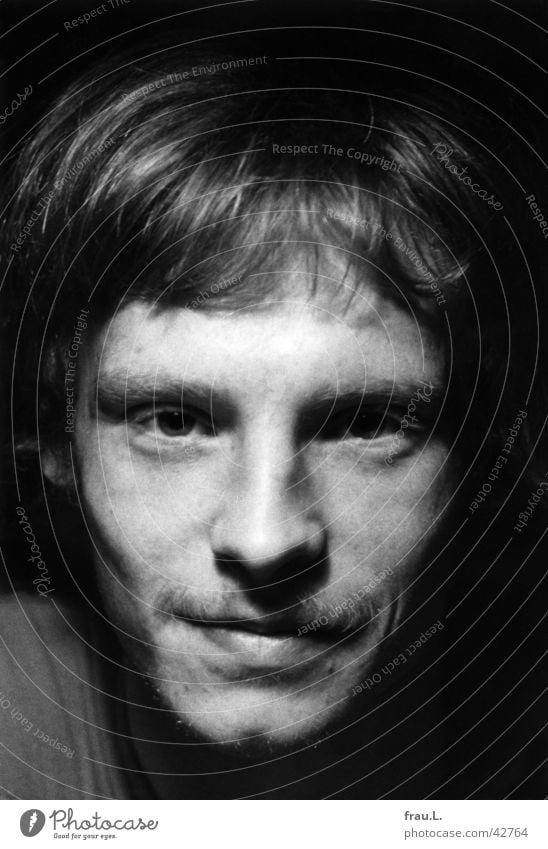 Blick Mann blond Sommersprossen Bart Oberlippenbart Porträt intensiv Mensch 1976 Bartstoppel Auge lachen Gesicht Schwarzweißfoto
