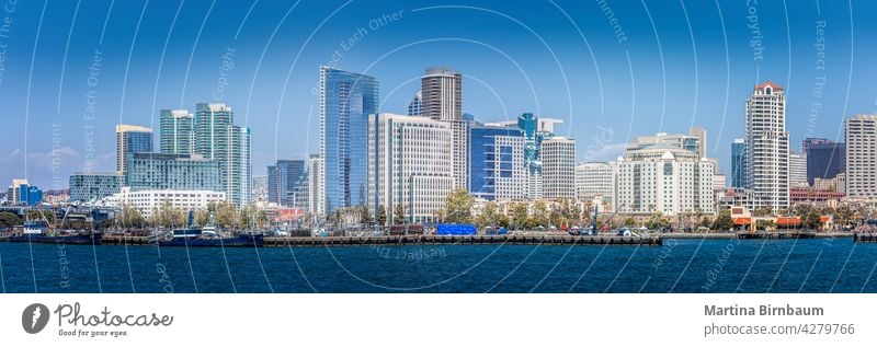 Panorama der Skyline von San Diego, Kalifornien Hafengebiet urban Wasser Wolkenkratzer Stadtzentrum Coronado Reflexion & Spiegelung Architektur Transparente