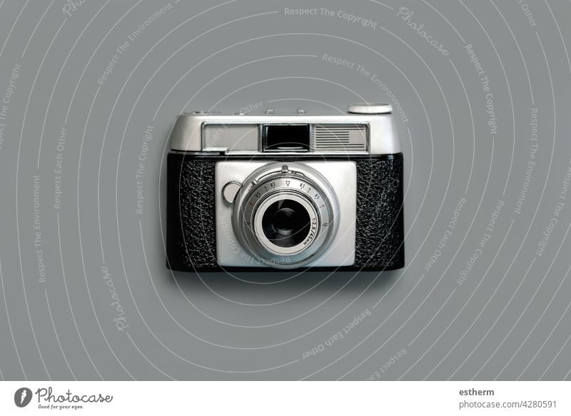 Alte analoge Vintage-Fotokamera.Konzeptfotograf Hintergrund klassisch altehrwürdig Linse schwarz retro Urlaub reisen Gerät Objekt Nostalgie manuell Stil