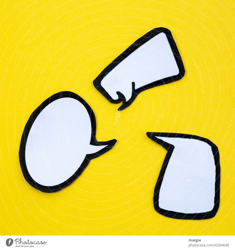 Sprechblasen auf gelben Hintergrund Kommunizieren reden Gespräch sprechen diskutieren Papier gelber hintergrund Figur Basteln sprechend leer Verständigung