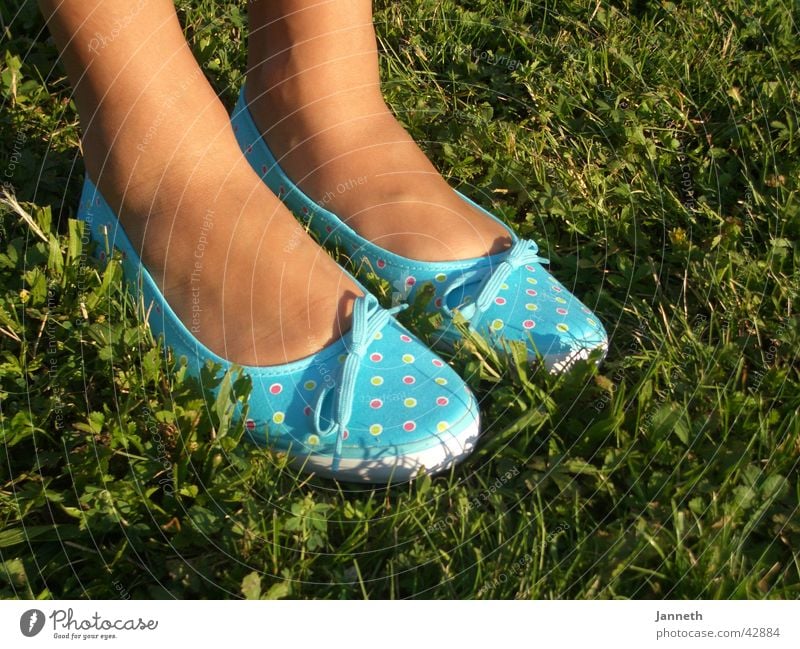 Blue shoes Frau Sommerschuh blau grass