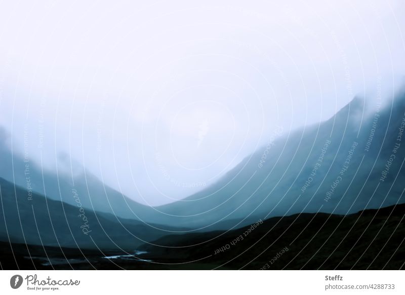 geheimnisvolle Stimmung Schottland schottische Landschaft Nebel Berge Hügel mystisch Stille Ruhe Nebelschleier Nebelstimmung Einsamkeit Mystik Traumwelt
