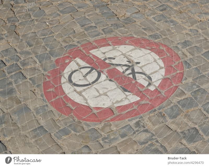 Fahrradfahren Verboten Verkehrszeichen auf dem Straßenpflaster Fahrradfahren verboten Verbotsschild Schilder & Markierungen Radfahren verboten Hinweisschild