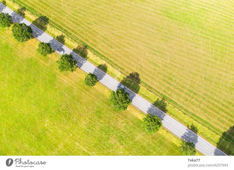 Die Landstraße Straße Straßenverkehr Landwirtschaft land Sommer Luftbild acker wiese