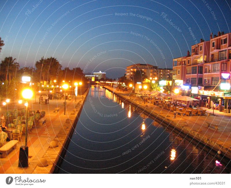 NachtFluss Alcudia Mallorca dunkel Europa Abend Beleuchtung Himmel blau