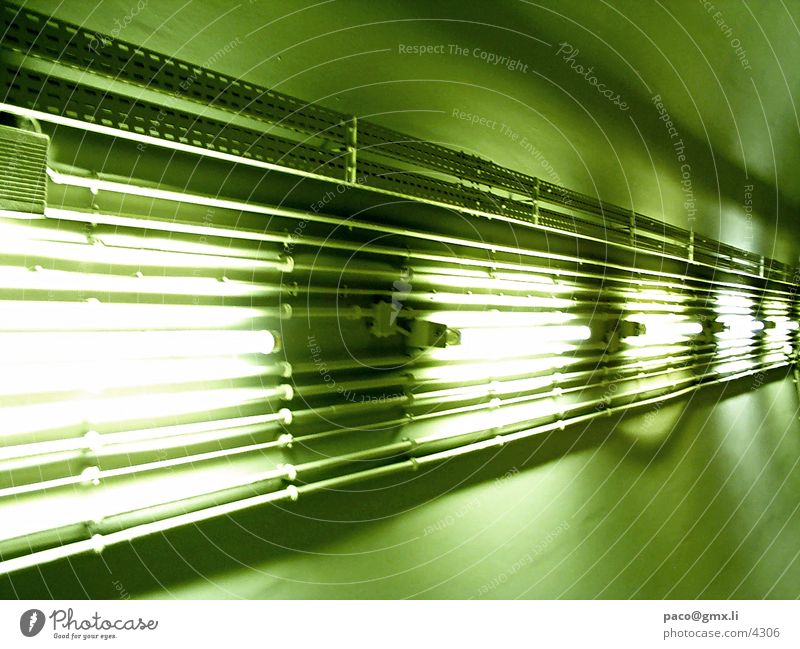 lichthighway Neonlicht grün Fototechnik perspektiv U-Bahn Kabel