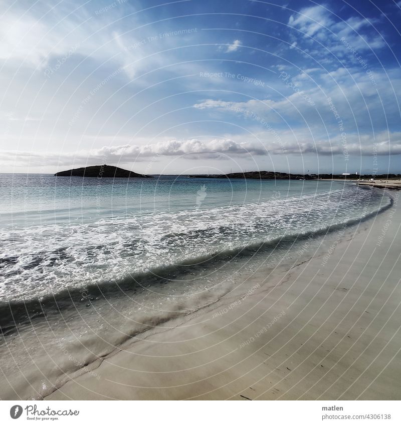 die lange Welle Strand Ibiza Brandung Berg Sand Himmel Sandstrand Horizont Menschenleer Küste