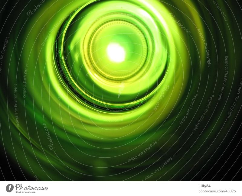 Sprudelflasche grün Einblick Licht Alkohol Mineralwasser Flasche Kreis Auge