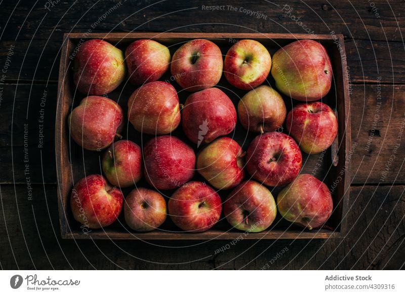 Frische rote Äpfel Apfel frisch reif Tisch Schalen & Schüsseln Frucht geschmackvoll süß Gesundheit Lebensmittel Sommer Vitamin lecker saftig Dessert Diät roh