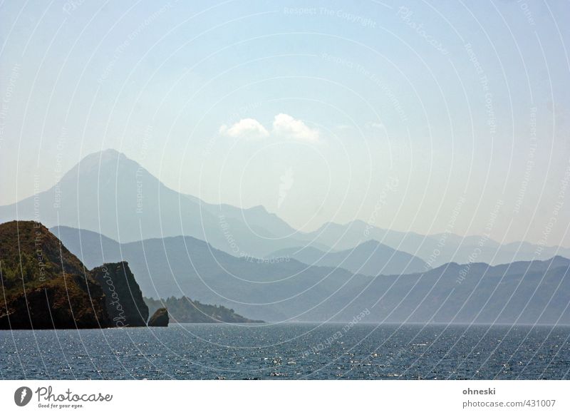 Landschaftsformen Urelemente Wasser Hügel Felsen Berge u. Gebirge Küste Bucht Meer Mittelmeer Ägäis Türkei Horizont Ferne Farbfoto Gedeckte Farben Außenaufnahme