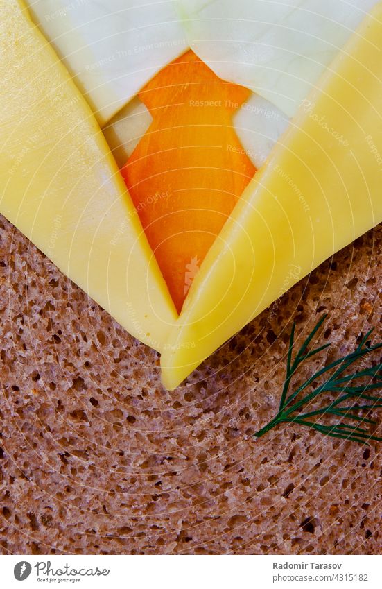 Zusammensetzung aus Dill-Käse-Brot-Karotten-Kohl Lebensmittel weiß Gemüse Diät Kohlgewächse Möhre Gesundheit frisch Vegetarier Produkt organisch Konzept niemand