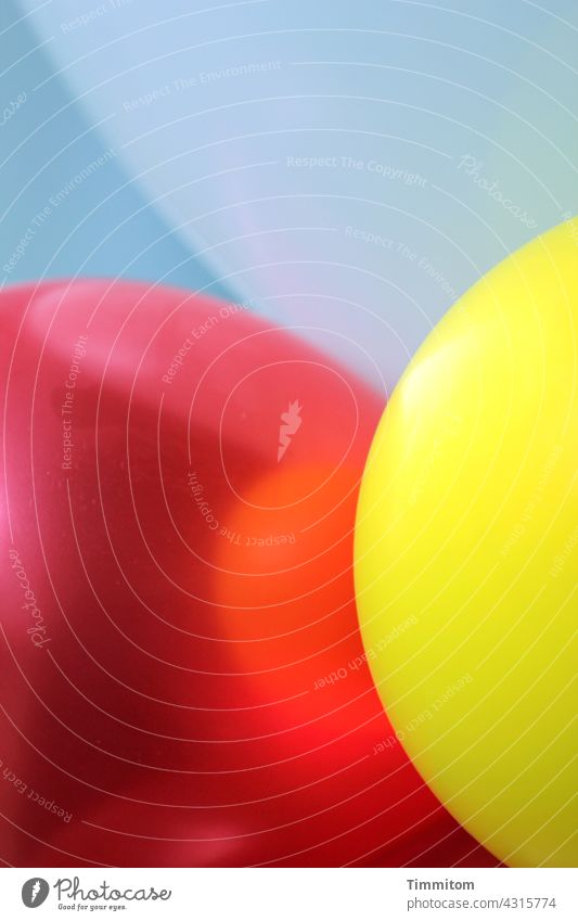 Luftballons, dicht an dicht Farben Formulare und Strukturen Farbfoto Detailaufnahme gelb rot blau
