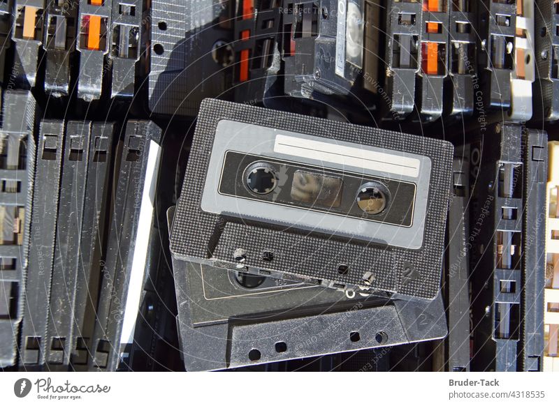 Audiokasetten kompaktkasette musikkasette Bandsalat Tonband retro analog Tonträger Musik Medien Musik hören kultig MC cassette tape audio alt magnetband