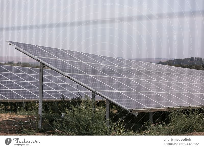 Solarmodul, Photovoltaik, alternative Stromquelle - Konzept der nachhaltigen Ressourcen solar Panel Elektrizität Quelle Sauberkeit Ökologie elektrisch blau