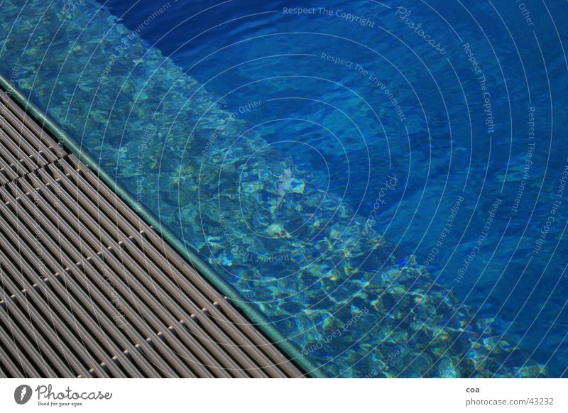 summertime Schwimmbad Sommer Am Rand Licht diagonal Chlor Freizeit & Hobby blau Wasser Reflexion & Spiegelung Stab