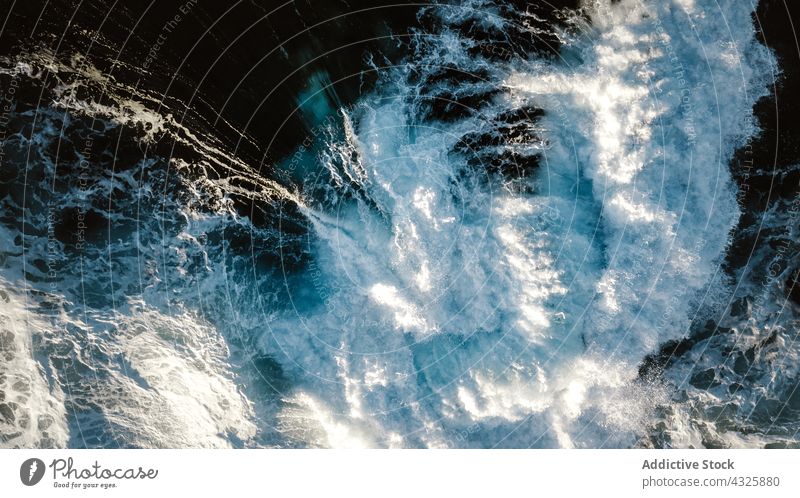 Abstrakter Hintergrund des wogenden Meeres MEER winken schäumen Meereslandschaft Wasser türkis abstrakt platschen malerisch Natur marin Sommer Oberfläche Wetter