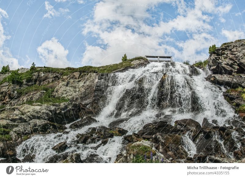 Rifflbach - Wasserfall im Kaunertal / Österreich Tirol Alpen fließen stürzen herabstürzen Landschaft Natur Felsen Stein Gestein Berge Bäume Himmel Wolken