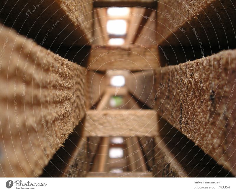 holzkonstruktion Holz Holzbrett Oberfläche durchsichtig fluchtend Architektur Stapel Pfosten Loch Flucht