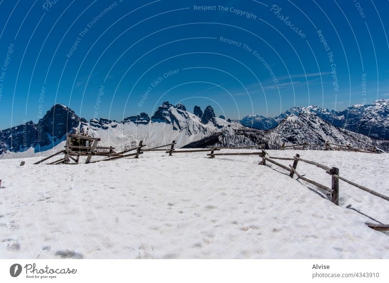 2021 05 09 Val Di Zoldo Zaun und Schnee 2 Natur Landschaft reisen Berge u. Gebirge alpin Italien Tourismus schön Gipfel Alpen malerisch Ansicht Dolomit