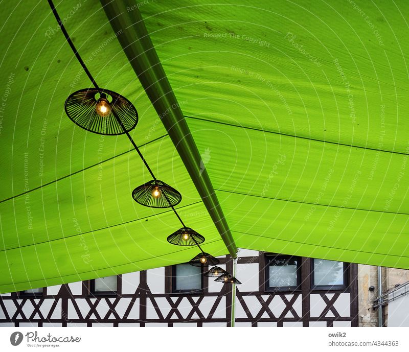Bierzelt Zeltdach Zeltplane wetterfest Abdeckung Baldachin Schutz Schutzdach Dach Kunststoff Stabilität Sicherheit Sonnenlicht Menschenleer Detailaufnahme
