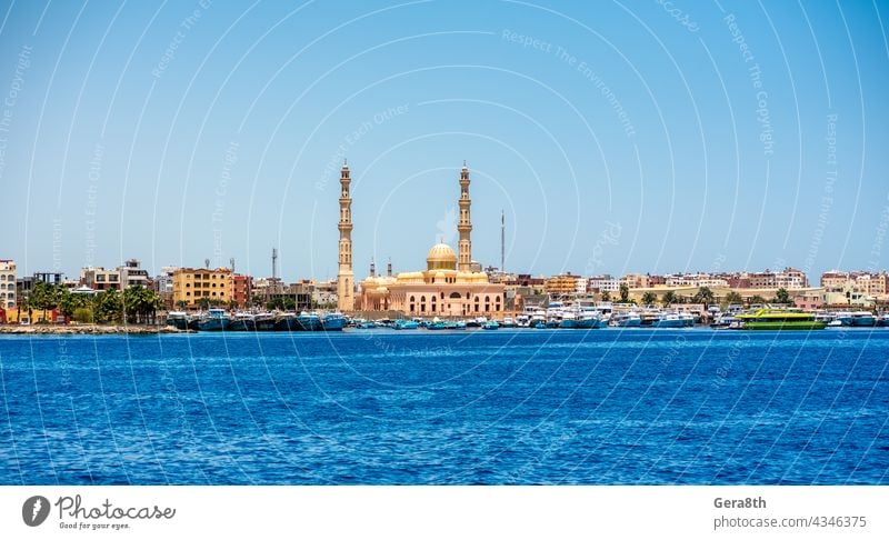 viele Schiffe in der Hkrgada Marina im Roten Meer Afrika Hurghada Rotes Meer Bucht Strand blau Blauer Himmel Blauwasser Boot Bootsfahrt Boote Boote gebunden