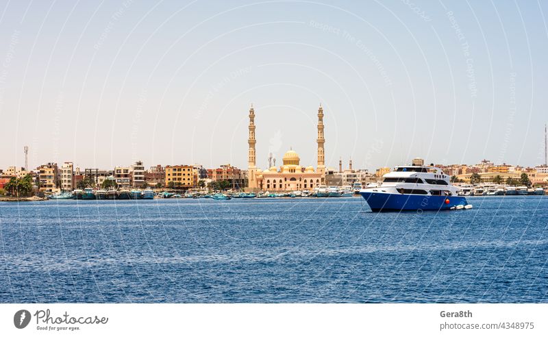 viele Schiffe in der Hkrgada Marina im Roten Meer Afrika Hurghada Hurghada Jachthafen Rotes Meer Bucht Strand blau Blauer Himmel Blauwasser Boot Bootsfahrt