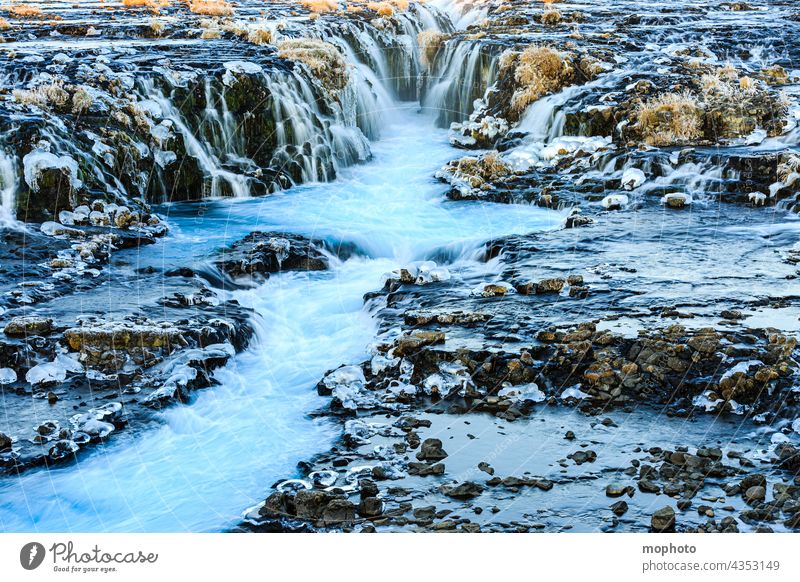 Wasserfall Bruarfoss im Winter, Südisland Landschaft Langzeitbelichtung Natur abenteuer bekannte orte blau bruarfoss eindrücklich einsam eis eiskalt erlebnis