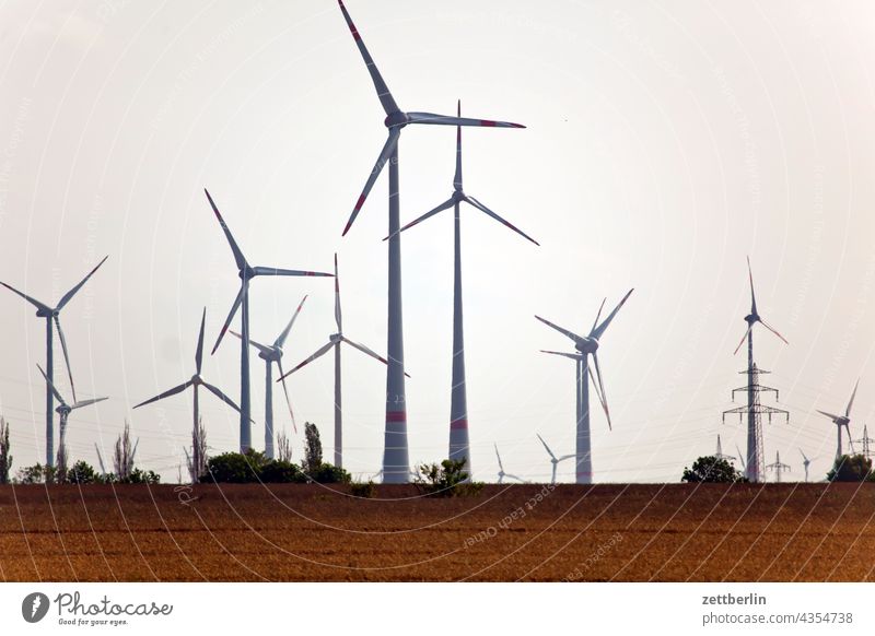 Windräder ebene energie energiewende erneuerbare energie horizont rotor rotorblatt umwelt umweltschutz weite windkraft windkraftanlage windpark windrad