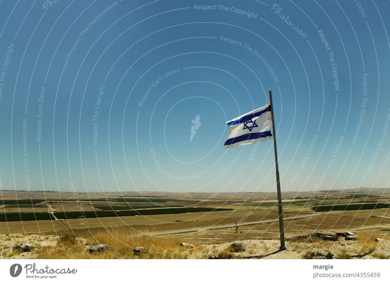Israel - National - Flagge -Fahne Patriotismus Nationalflagge wehen Himmel Fahnenmast Menschenleer Wind flattern Politik & Staat Wüste Zeichen