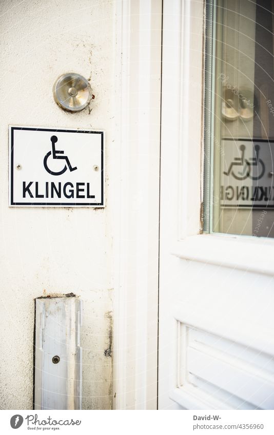 Eingang / Klingel für körperlich eingeschränkte Personen Behindertengerecht rollstuhlfahrer Schild körperliche Beeinträchtigung Hilfsbereitschaft Behinderung