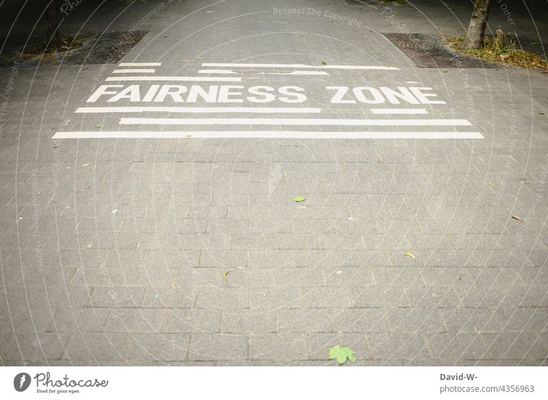 Fairness Zone - Markierung auf dem Weg - Konfliktentschärfung zwischen Radfahrern und Fußgängern Fahrradfahrer Radfahren Straße Verkehr Unfallgefahr