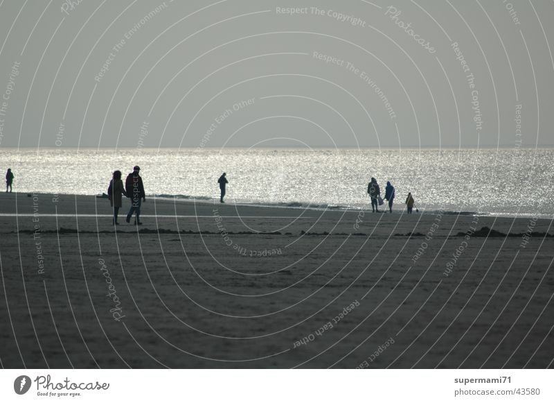 "blendendes Wasser" 2 Meer Strand Mensch Menschengruppe Wind Spaziergang Sand