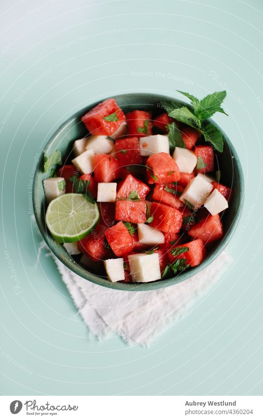 Salat aus Wassermelone, Jicama und Limette oben Amuse-Gueule Hintergrund Schalen & Schüsseln Frühstück Farbe farbenfroh lecker Dessert Entzug Diät Abendessen