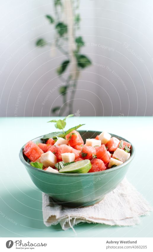 Schale mit Wassermelone und Jicama-Salat Salatbeilage grün Schalen & Schüsseln Frucht Sommer Melonen Ernährung Lebensmittel Vegetarische Ernährung frisch Diät