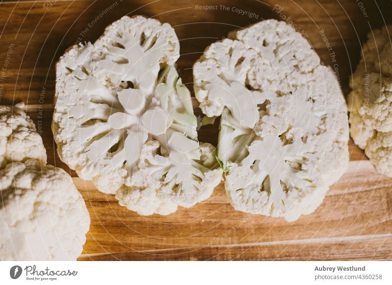 halbierter Blumenkohl Blogger Pfanne aus Gusseisen Koch Essen zubereiten Diner essen Lebensmittel Gesundheit heimwärts selbstgemacht Kale Küche gestampft