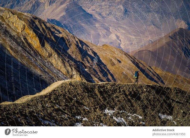 Szenerie eines Berghangs an einem sonnigen Tag Berge u. Gebirge Nachlauf Hochland steil Umwelt Landschaft felsig Ambitus Himalaya Nepal Felsen malerisch wild